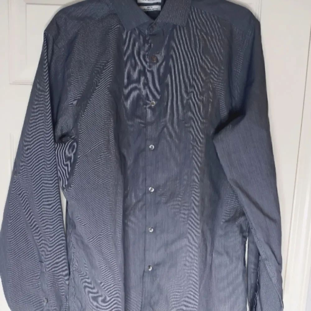 Calvin Klein Men'sDressShirt Slim FitNon Iron Gray Pinstripes 16 1/2 36/37 L/Sl.